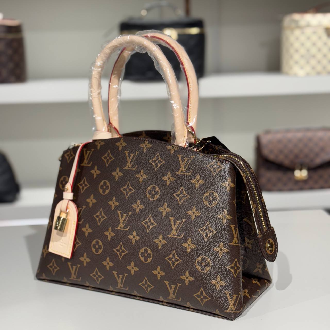 Louıs Vuitton 27613