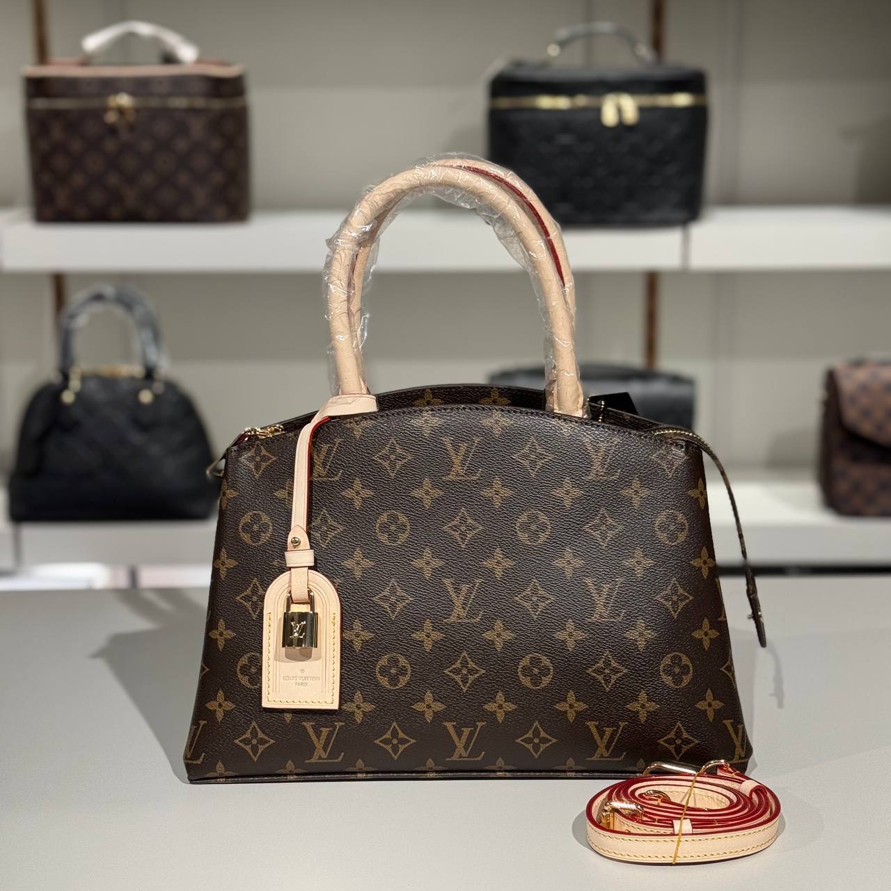 Louıs Vuitton 27613