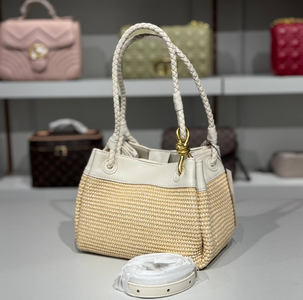 Bottega Veneta 2205