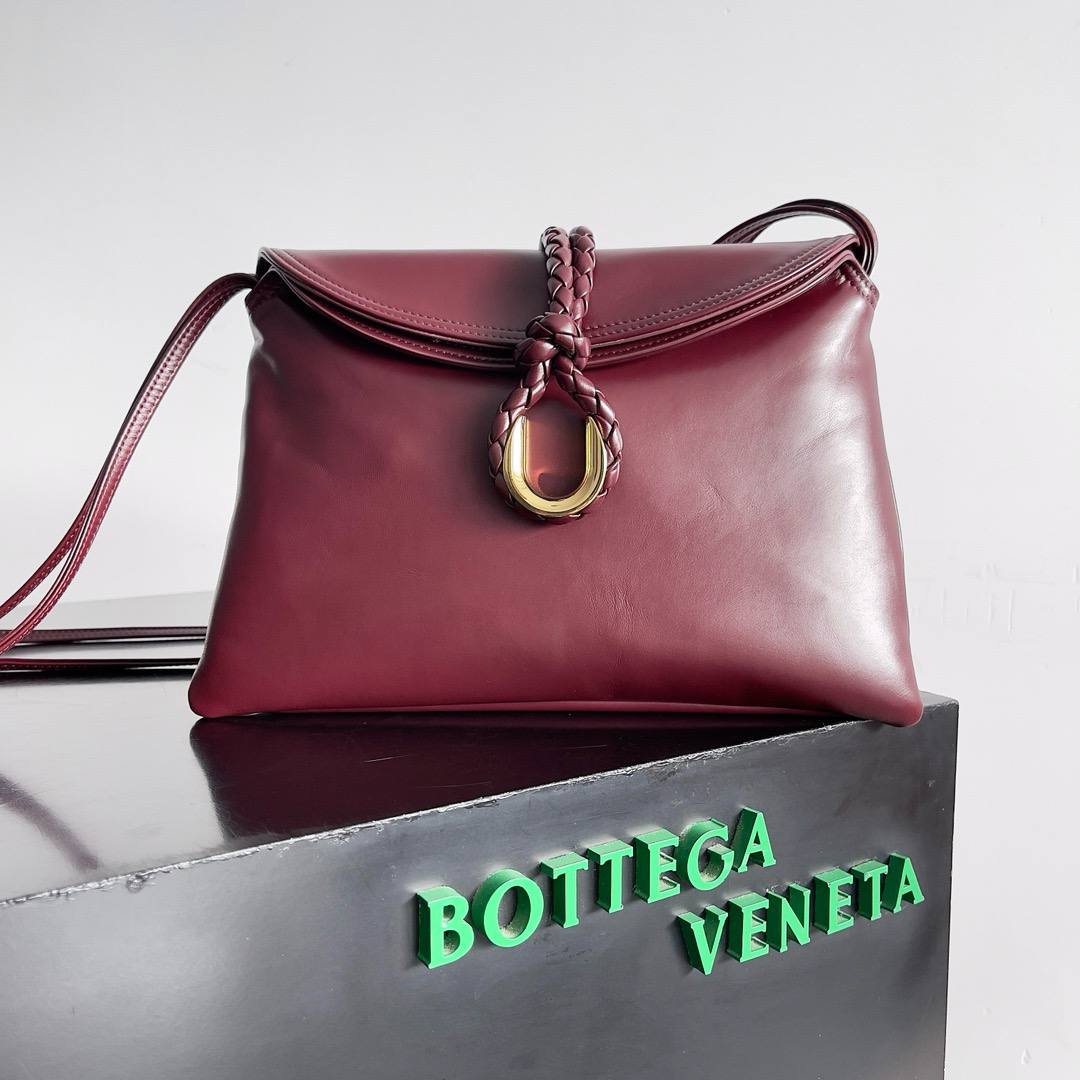 Bottega Veneta  Small Liberta