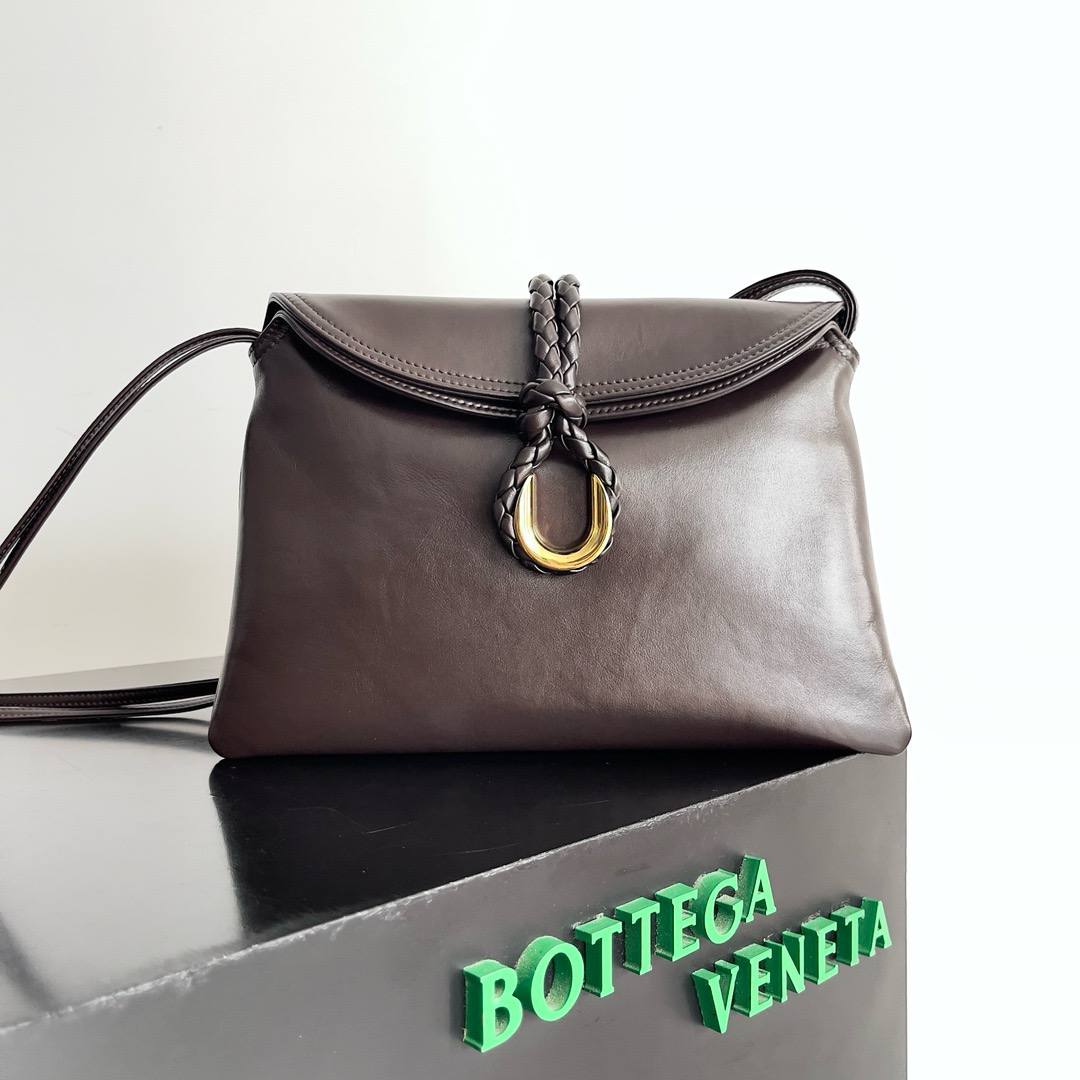 Bottega Veneta  Small Liberta