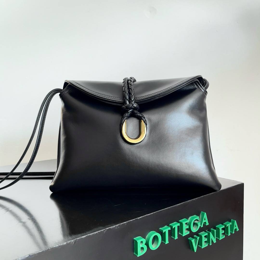 Bottega Veneta  Small Liberta