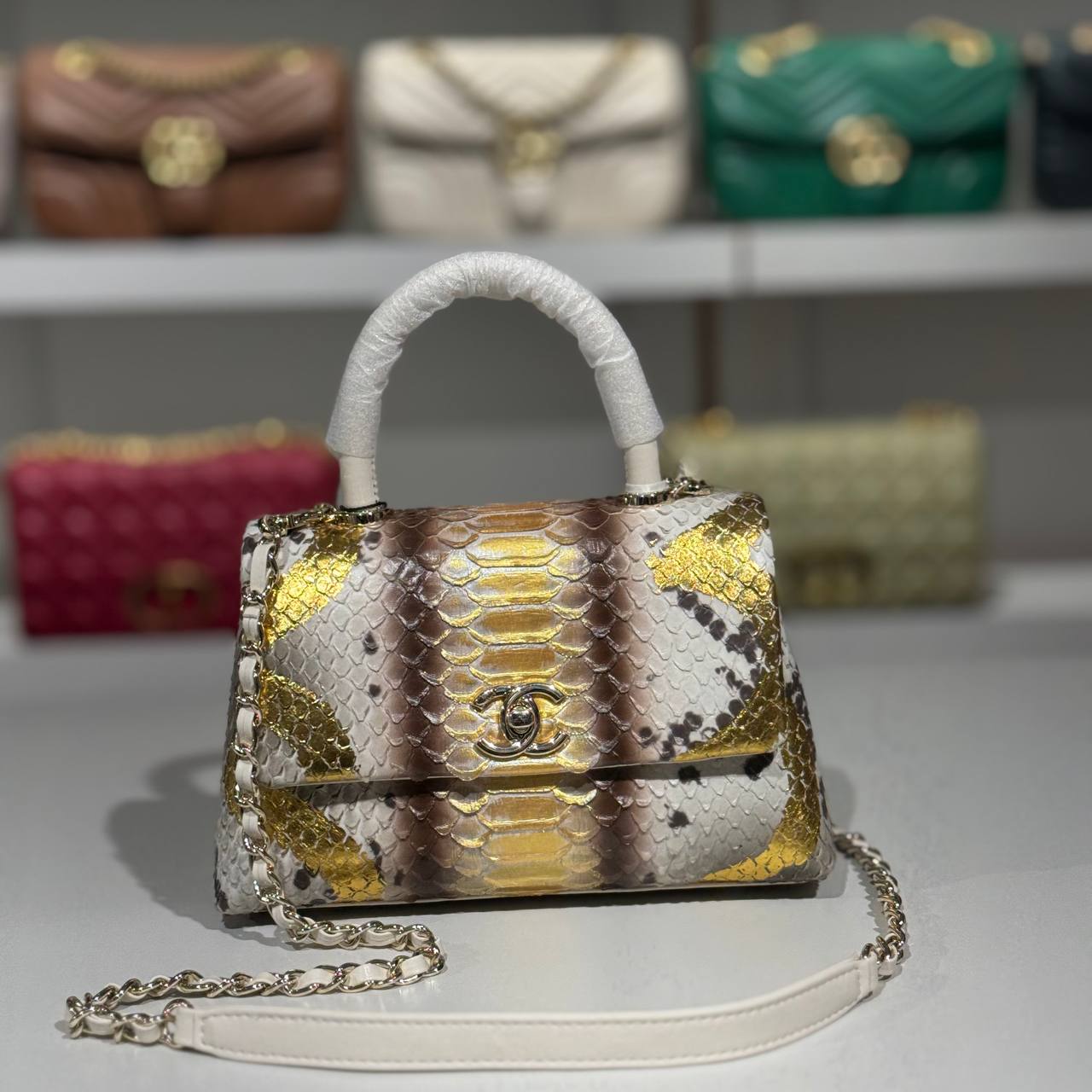 Chanel 8201