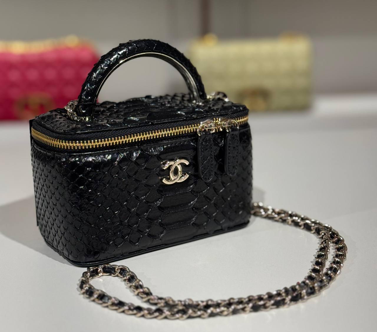 Chanel 8001