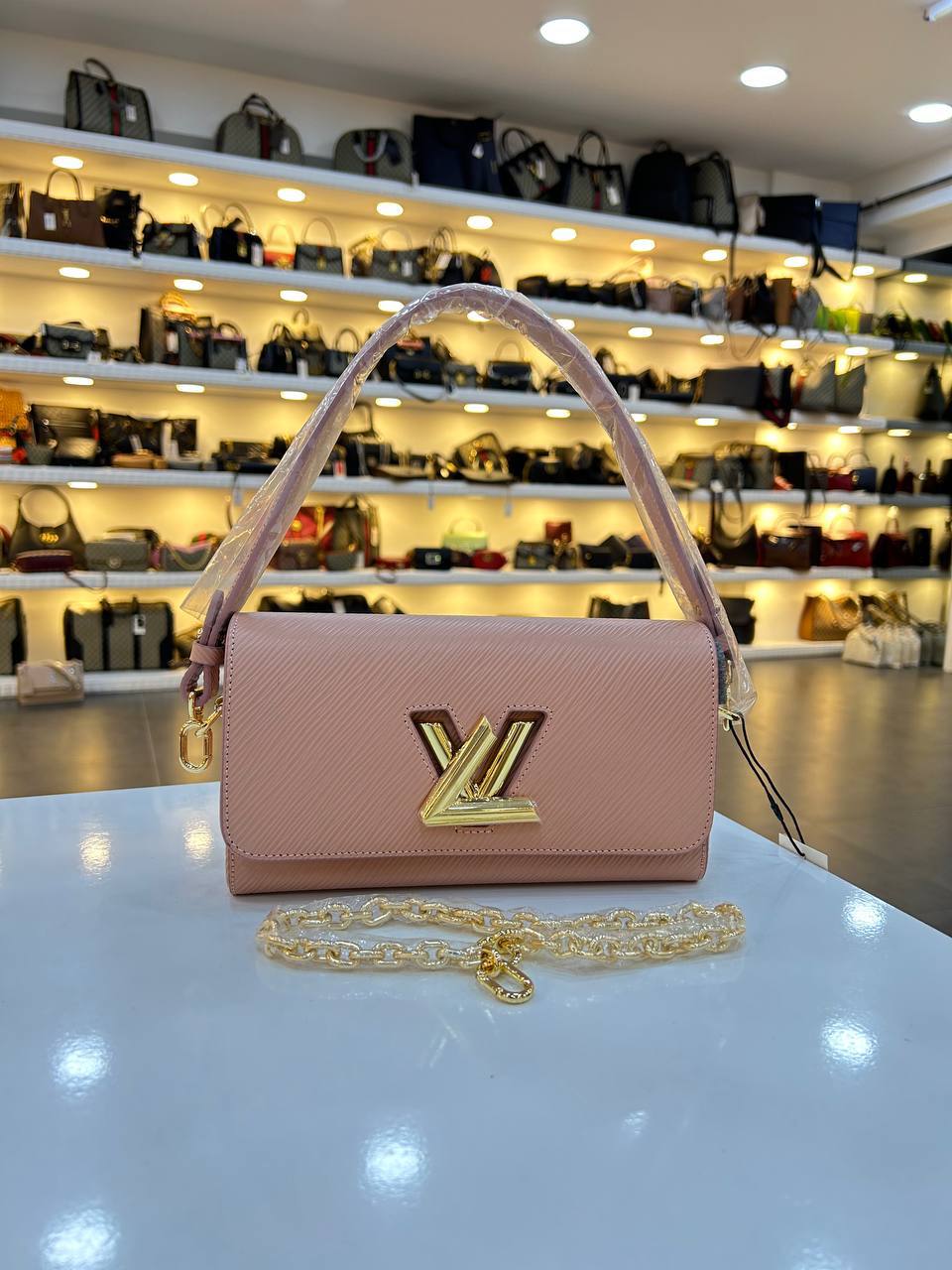 Louıs Vuıtton  3663