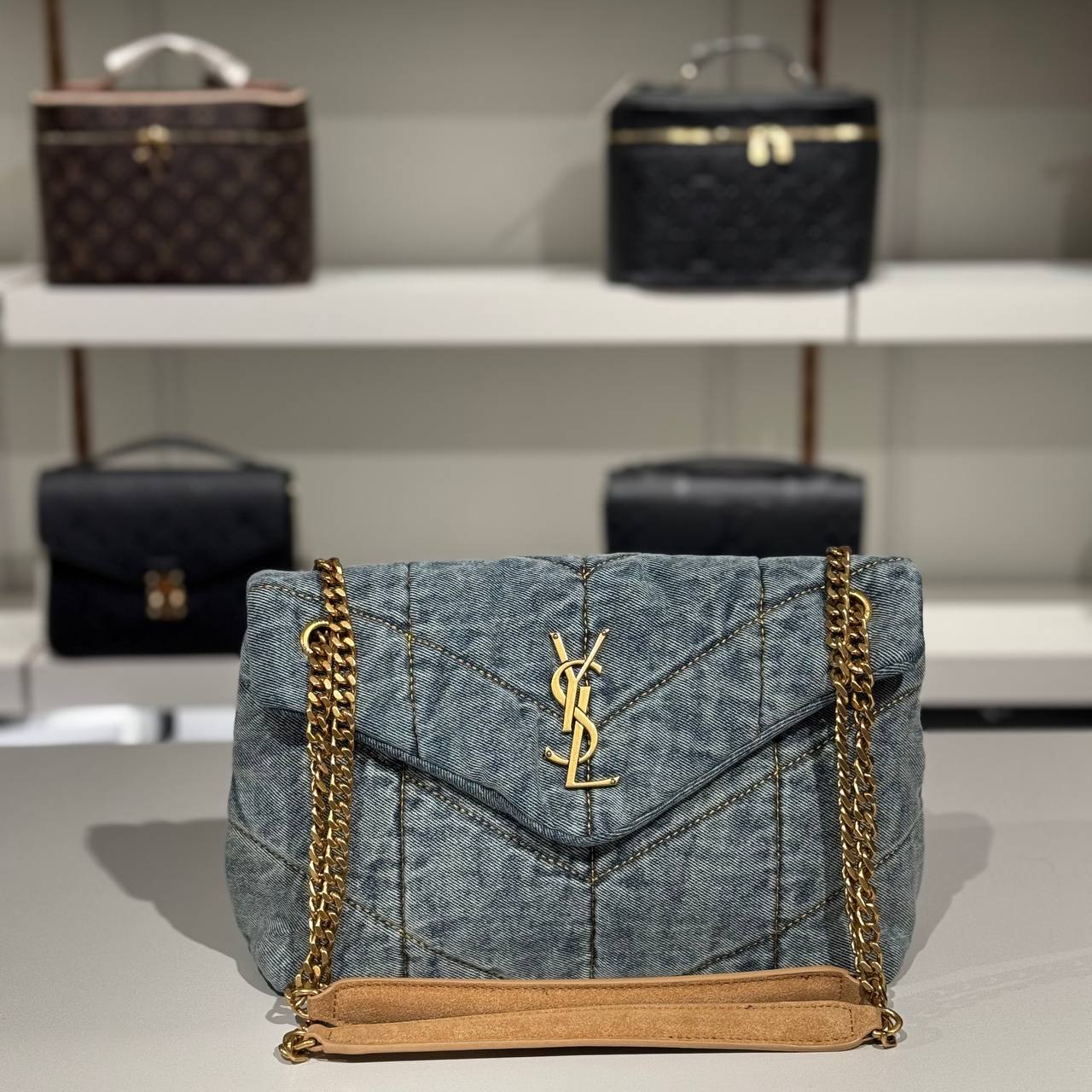 Yves Saint Laurent 6812