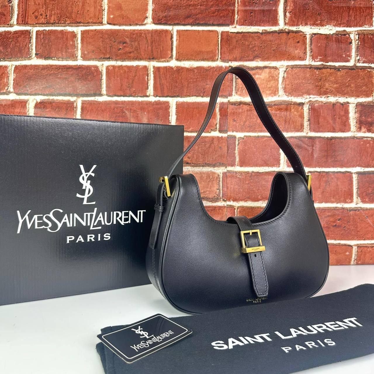 Yves Saint Laurent Le fermoir hobo