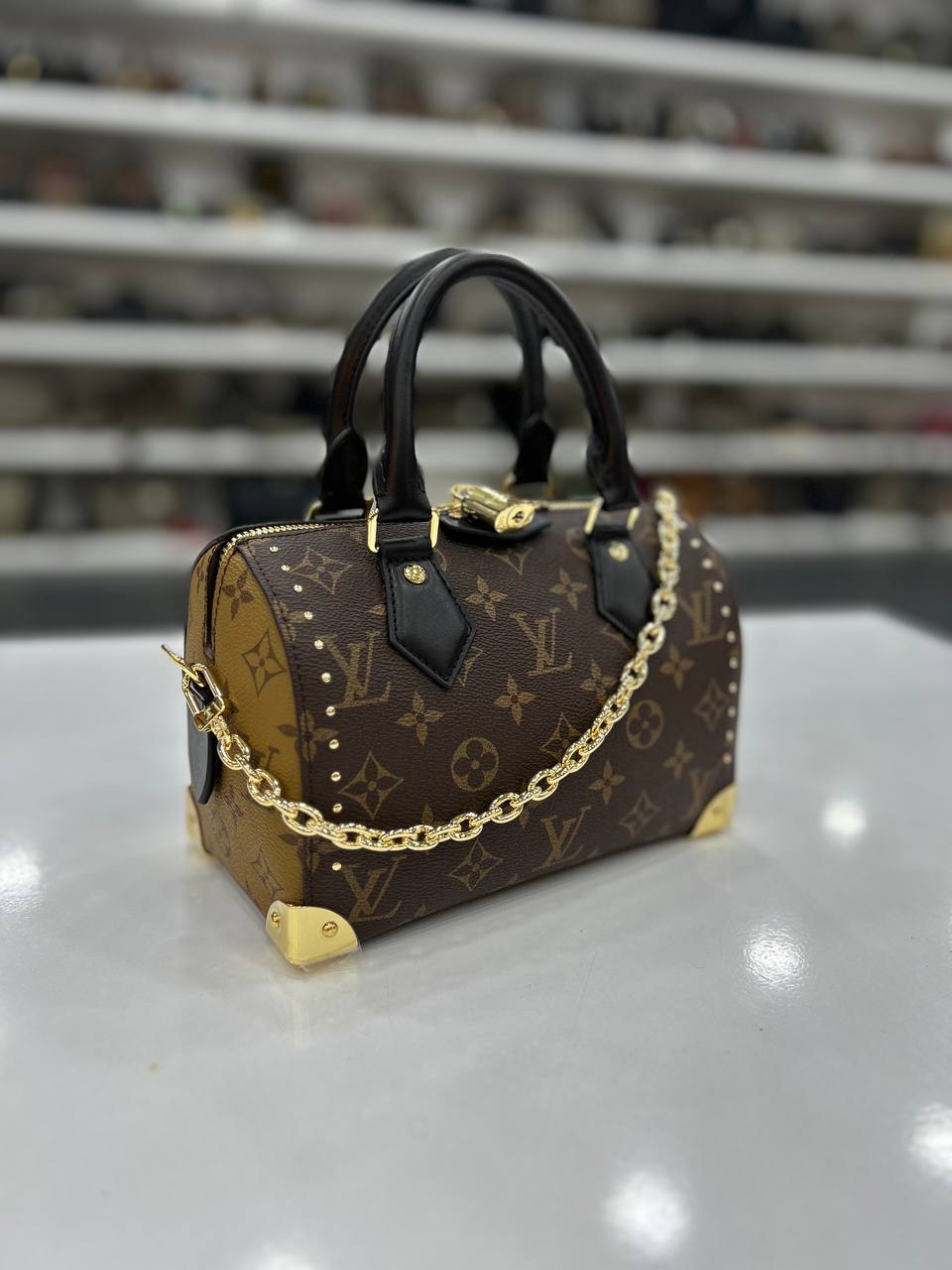 Louıs Vuıtton  3723