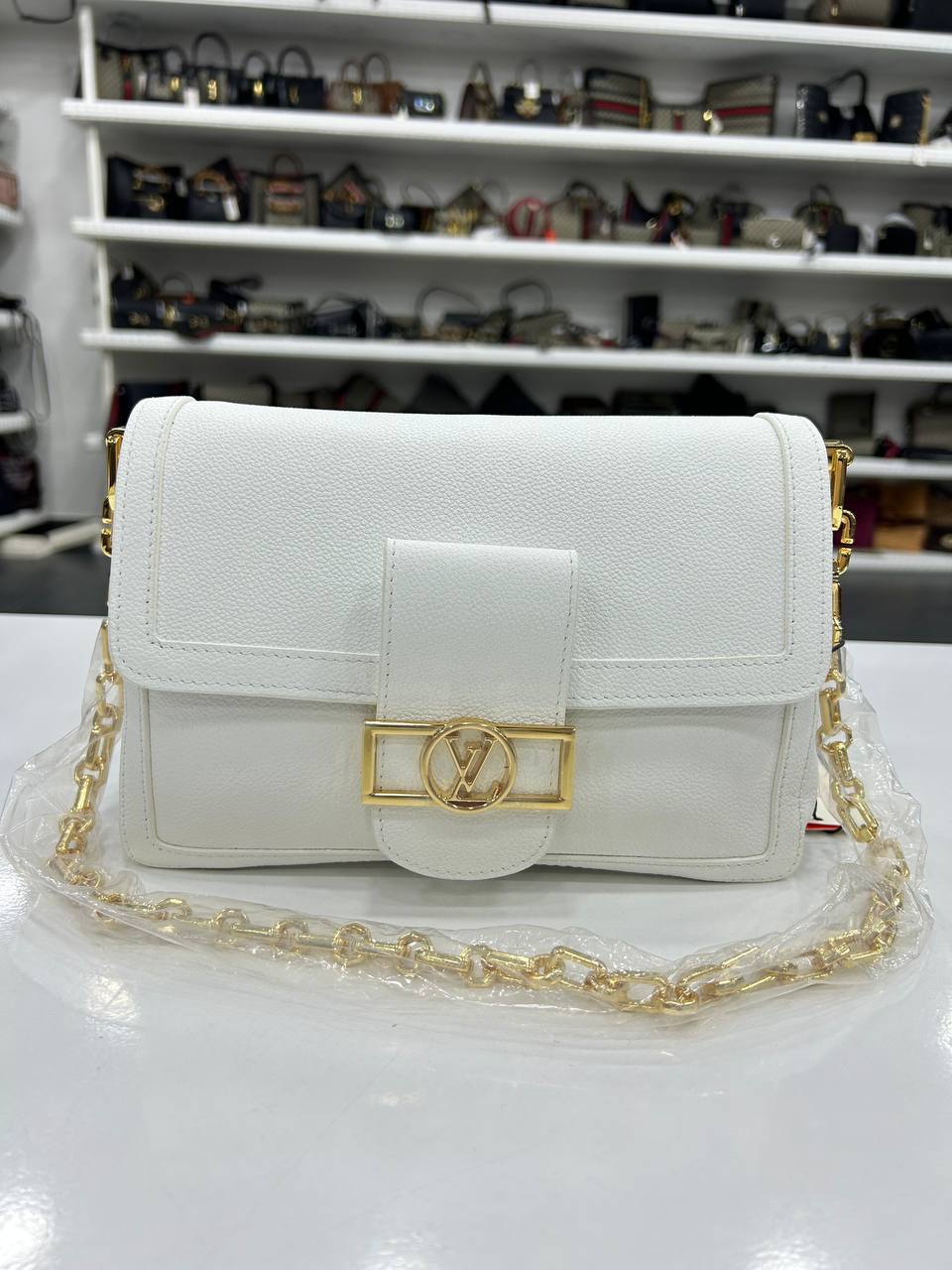 Louıs Vuıtton  3732