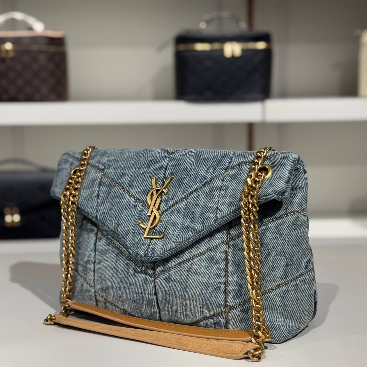 Yves Saint Laurent 6812