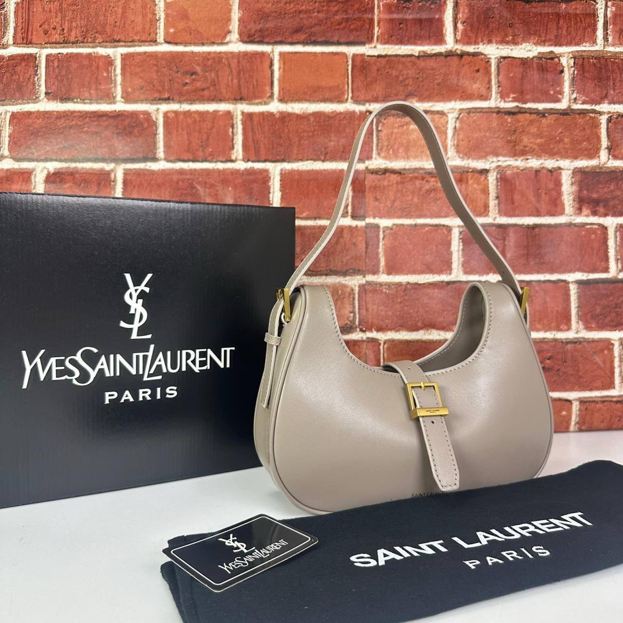 Yves Saint Laurent Le fermoir hobo