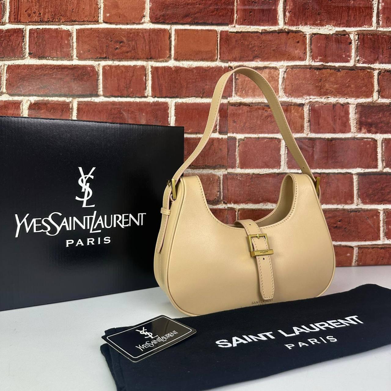 Yves Saint Laurent Le fermoir hobo